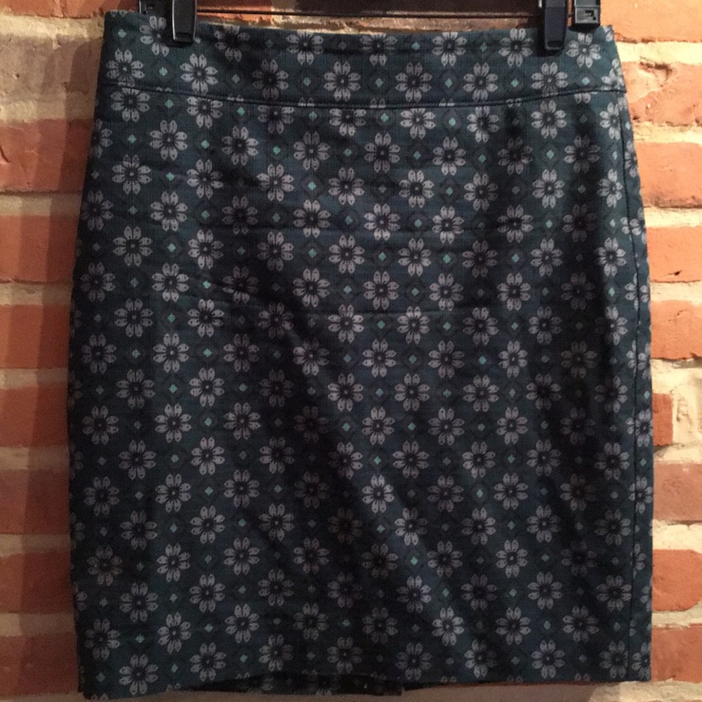 Loft floral and diamond print pencil skirt w/slit.